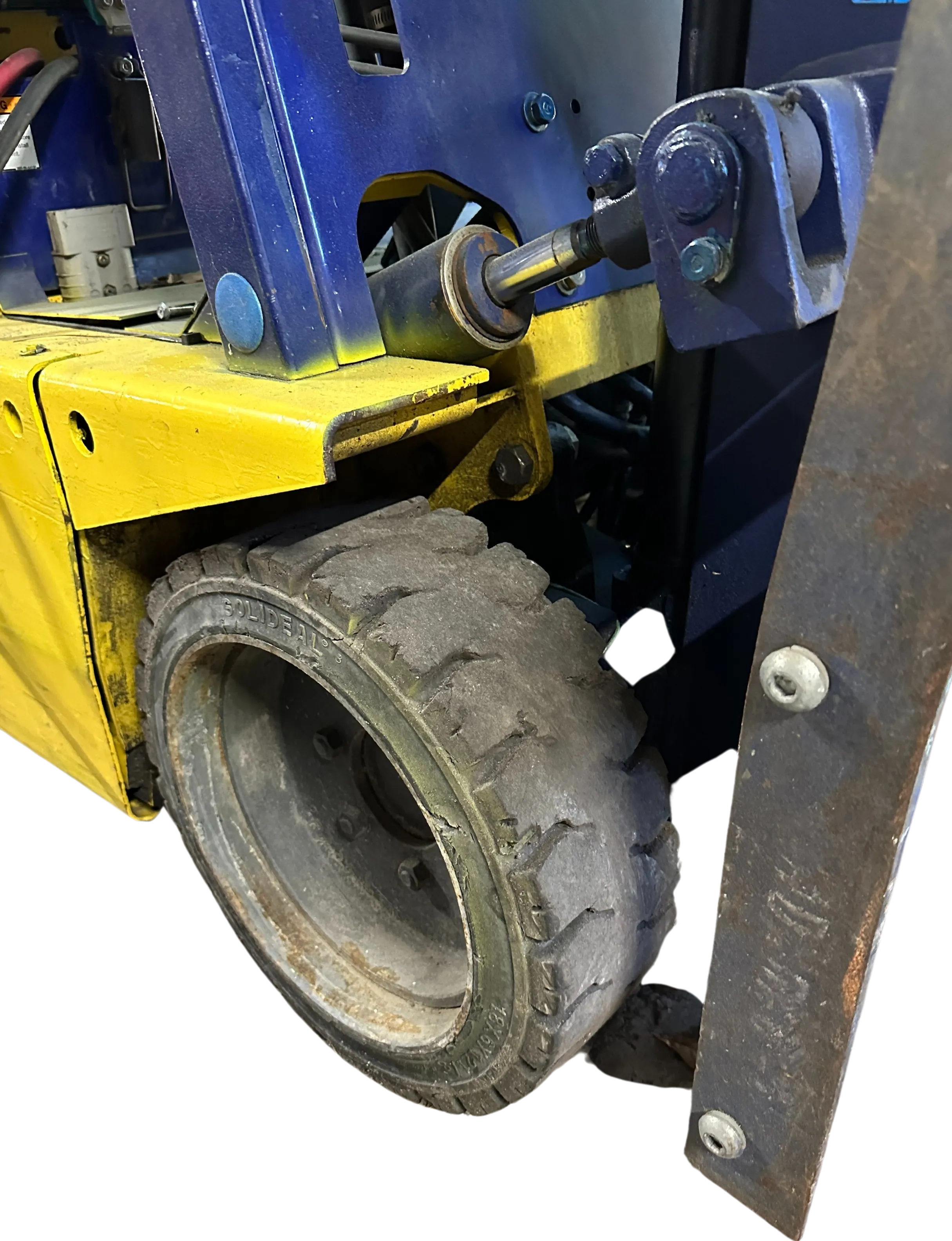 3,000 LB Komatsu FB15MK-2 Cushion 3-Wheel Electric Forklift W/ Charger